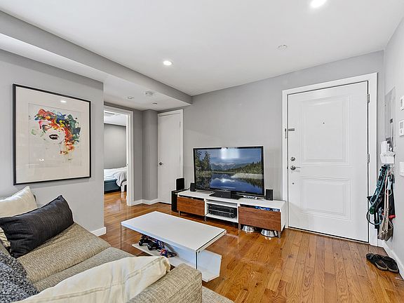 4th image of 21-12 33rd St #2C