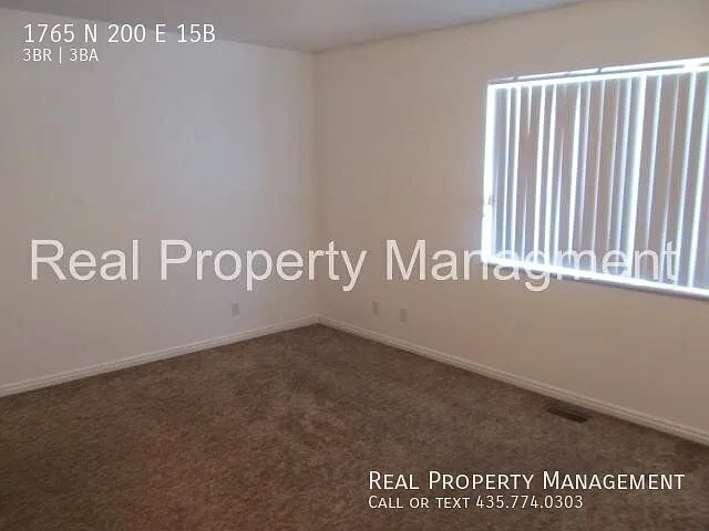 A large, 3 Bed and 2.5 bath, Town Home! Available in October! Water, Sewer, Trash included! Pet F... — Photo 3