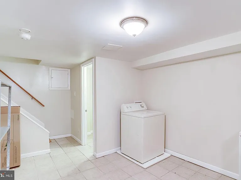 1417 G St NE — Photo 23
