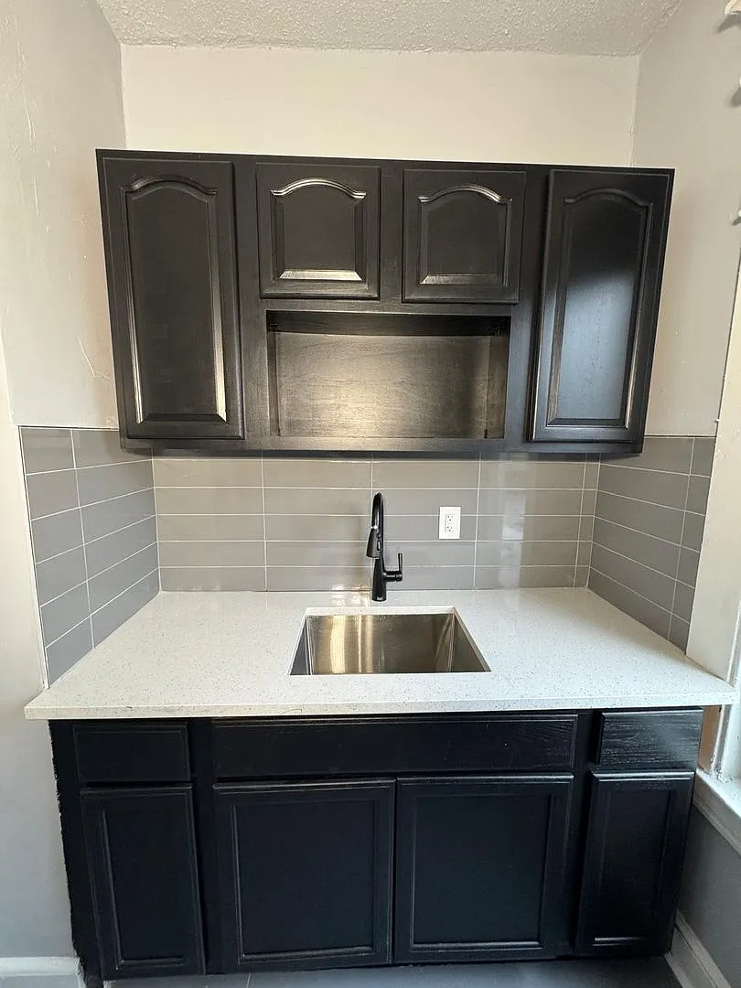 15 Downes — Photo 1