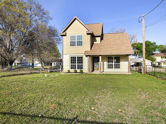 3rd image of 523 Circle Dr
