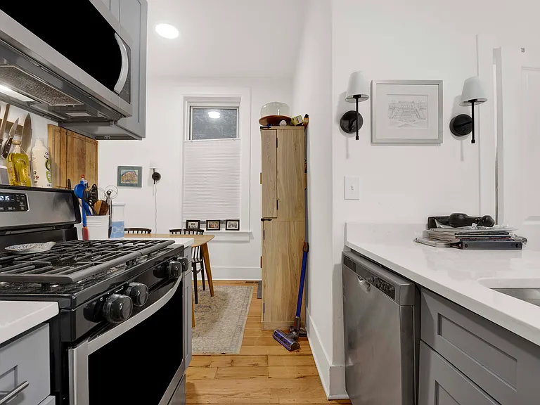 1140 N Winchester Ave #1F — Photo 5