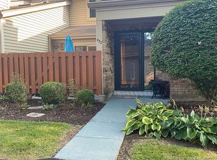 452 Jamestown Cir, Dayton, OH 45458