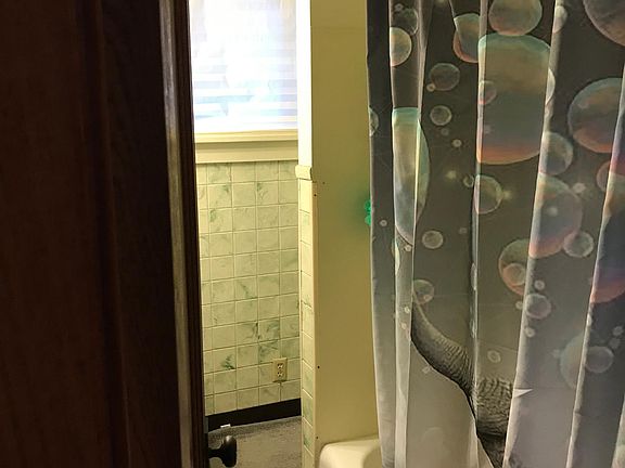 3rd image of 4924 California St #3