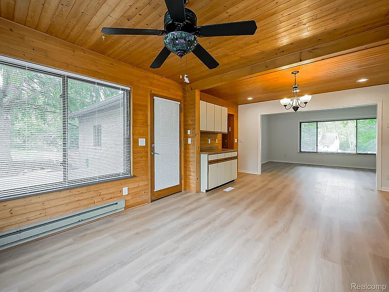 7580 Thornwood St — Photo 25