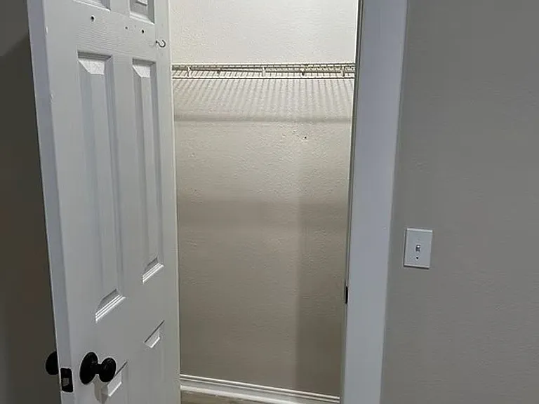 320 S Florence Ave — Photo 18