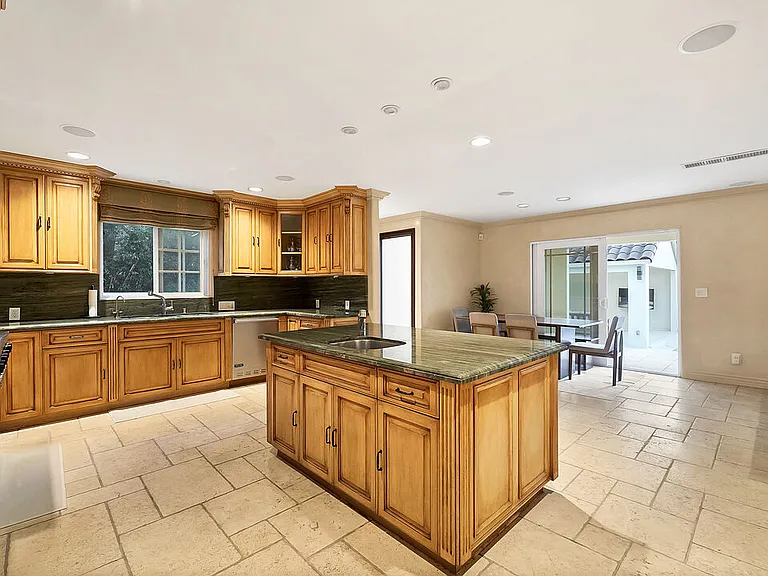 6138 Maryland Dr — Photo 15