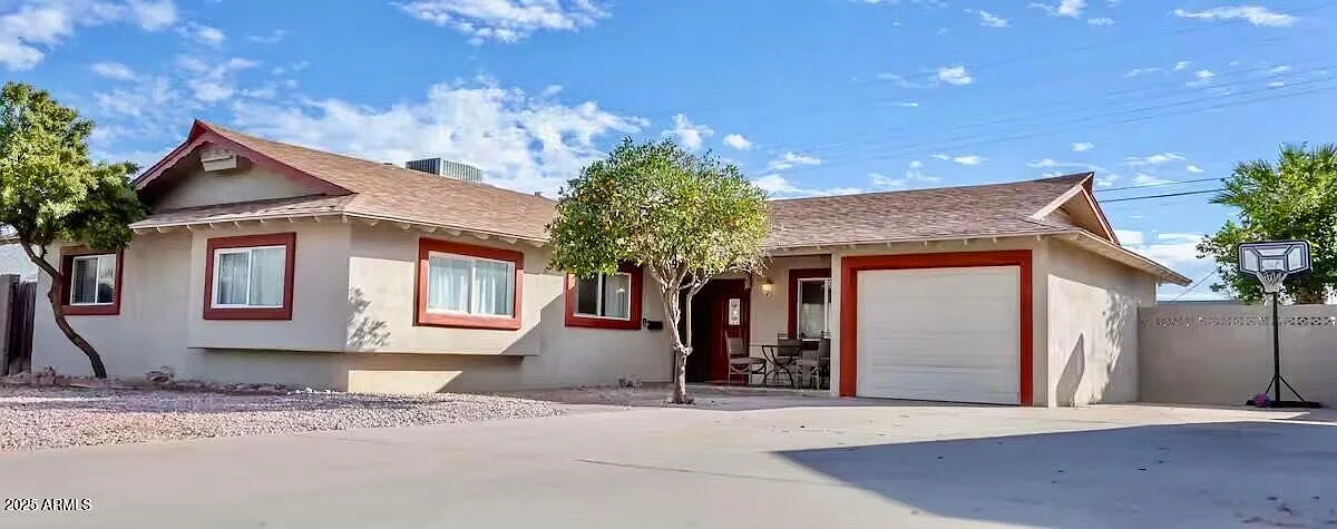4 bed, 2.0 bath, 1676 sqft, $3,900 — Photo 4