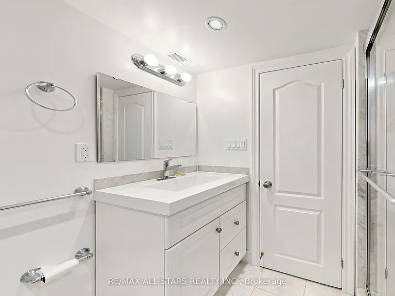 68 Macpherson Ave — Photo 44