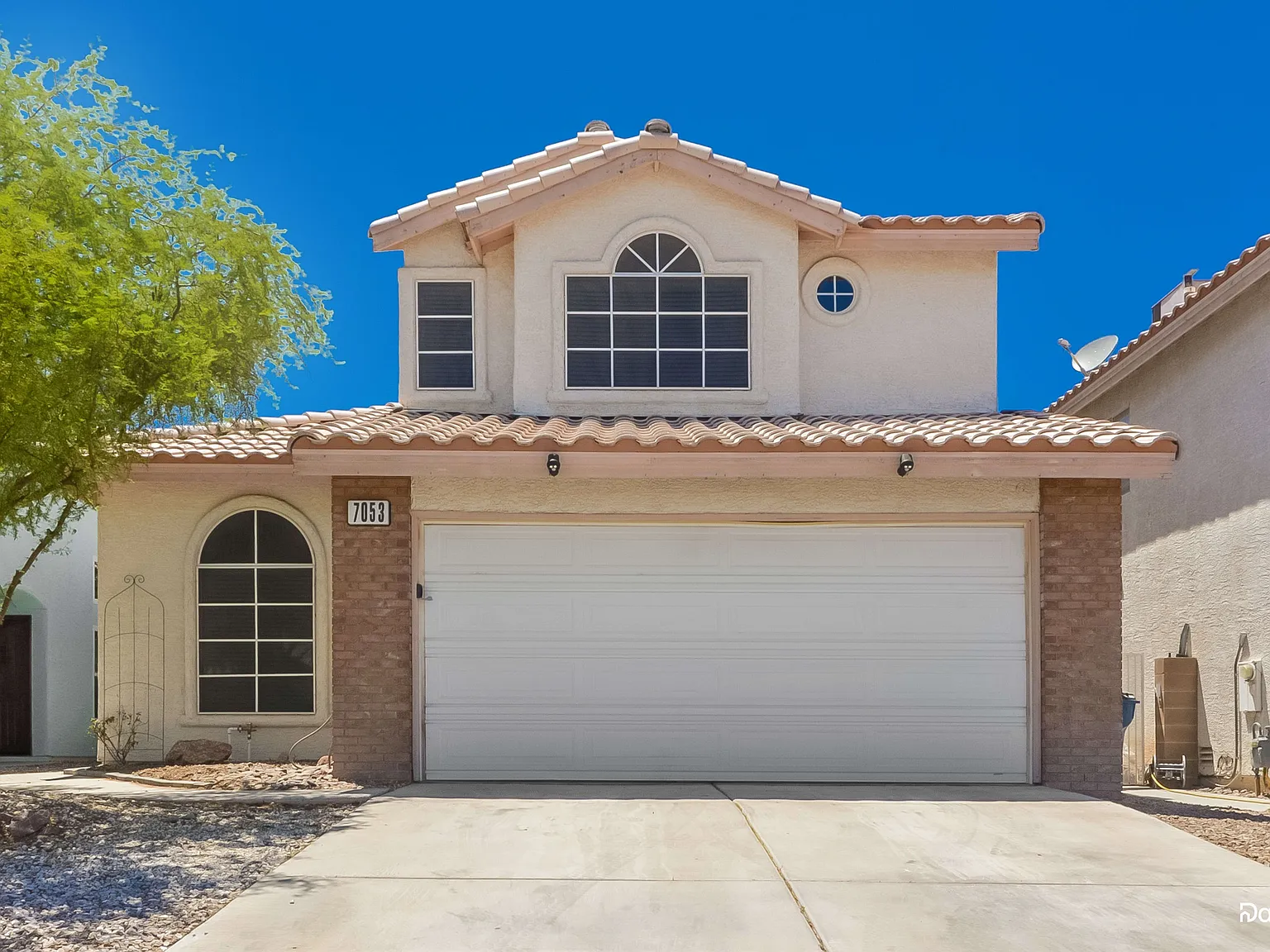 3 bed, 3.0 bath, 1622 sqft, $2,455 — Photo 1
