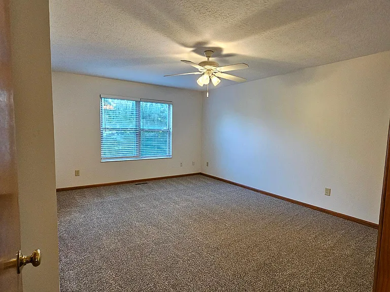 4476 Edgarton Dr — Photo 12