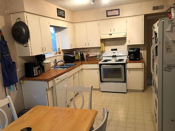 3rd image of 11577 Parkwood Pl