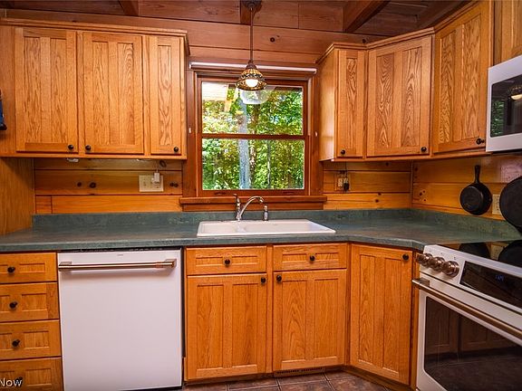 5th image of 205 Stratton Ln