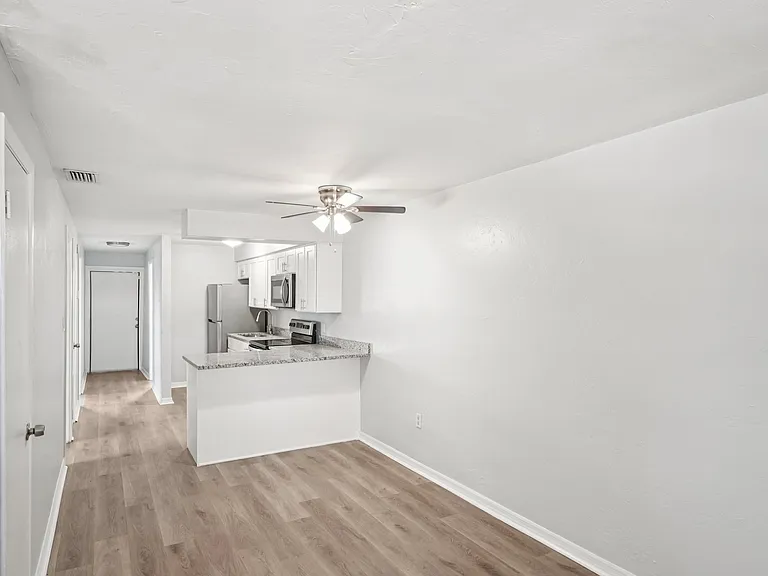 Heritage Palms Apartments — Photo 2