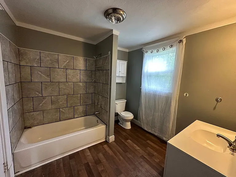 526 Lexington Ave — Photo 6
