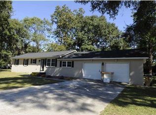 1055 Lepley Rd, Hanahan, SC 29410