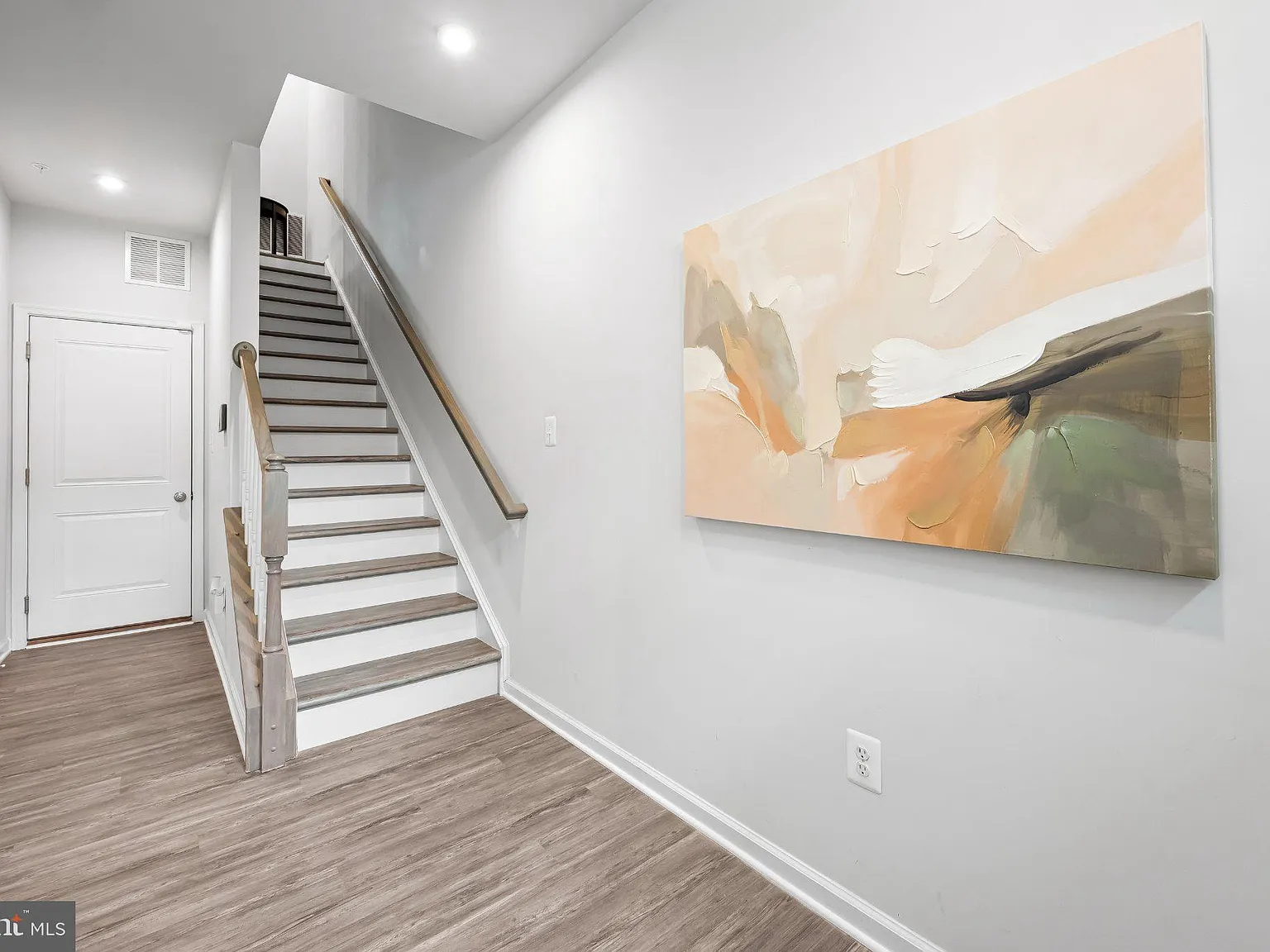 3 bed, 3.5 bath, 1687 sqft, $2,700 — Photo 3