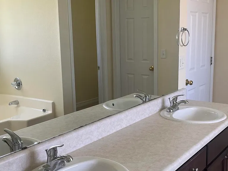 2154 Castle Grove Dr — Photo 15