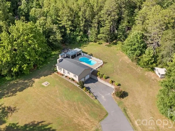 4690 Celia Creek Rd, Lenoir, NC 28645