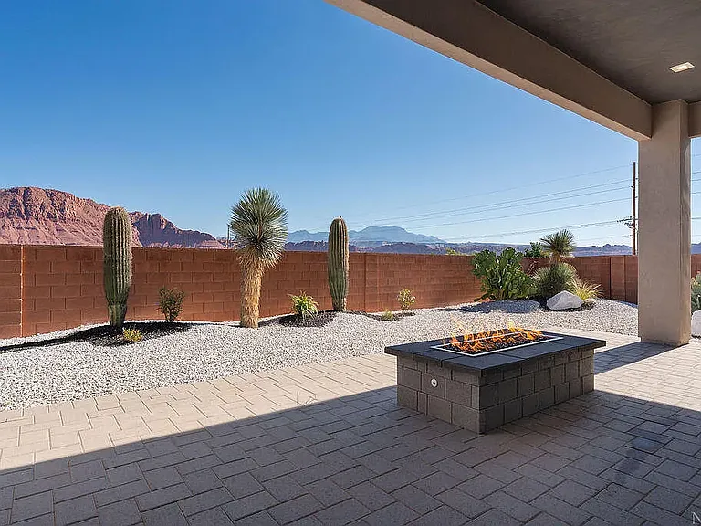 147 E Terrace Ln — Photo 34