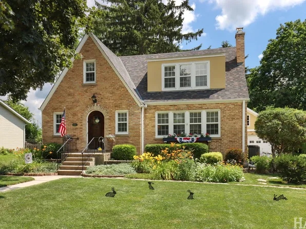 621 Parkway Ave, Antioch, IL 60002