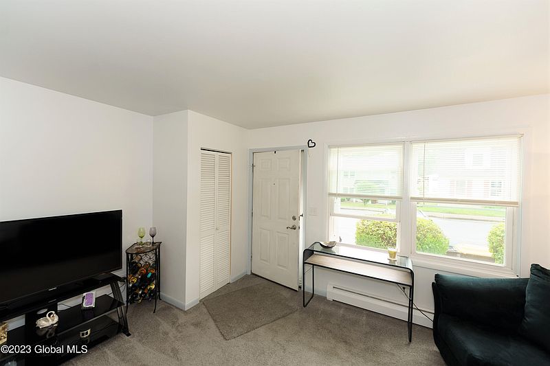 4th image of 30 Warsaw Avenue #3