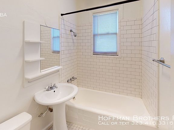 3rd image of 1324 Calumet Ave #104A