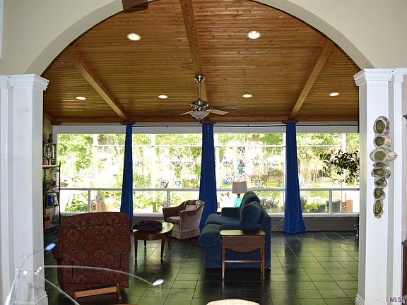 Den and dining area (3)