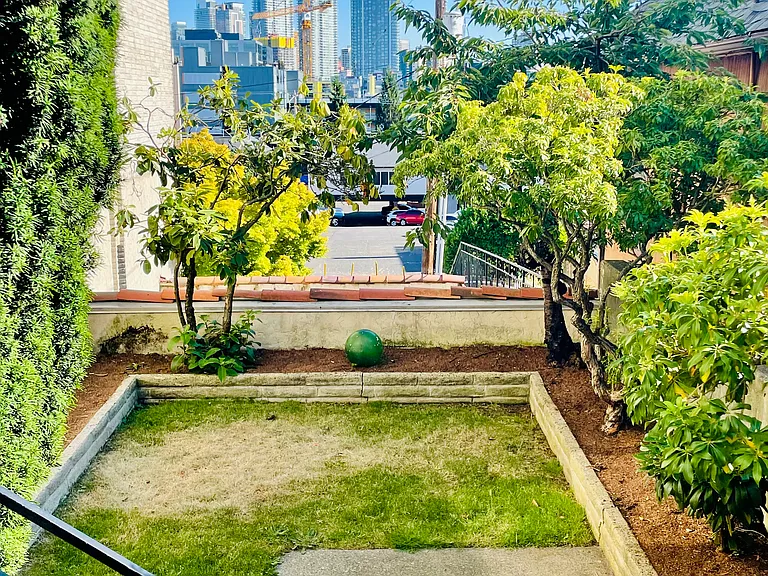 610 Aloha St #204 — Photo 9