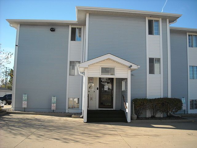 1st image of 3170 W Monroe St APT 207