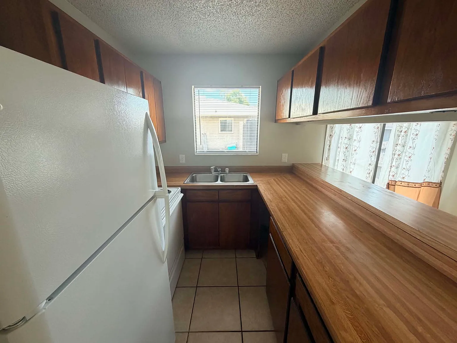 2 bed, 900 sqft, $1,050 — Photo 3