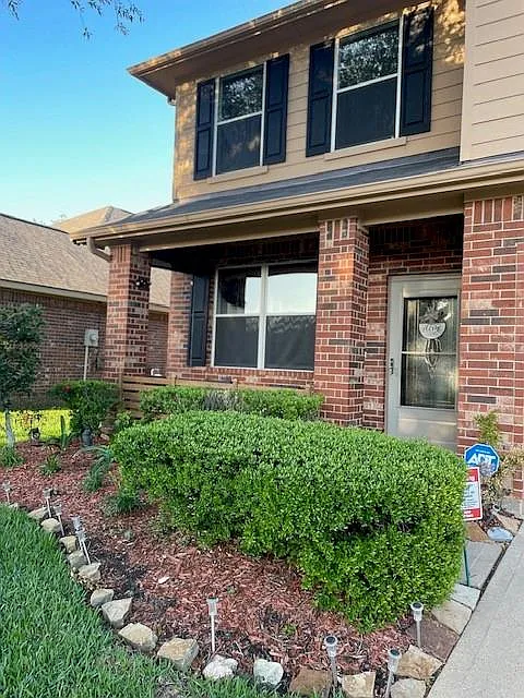 4 bed, 2.5 bath, 2504 sqft, $2,200 — Photo 3