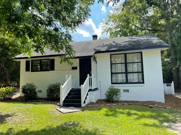 470 McPhee Dr, Fayetteville, NC 28305