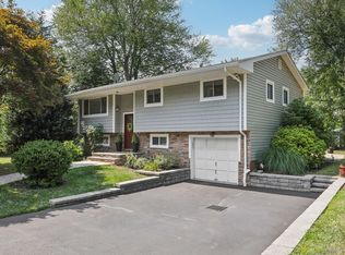 961 Tilton Rd, Valley Cottage, NY 10989