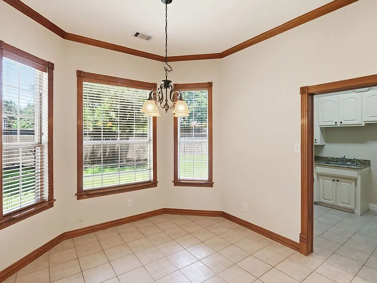 1020 Highland Oaks Dr — Photo 15