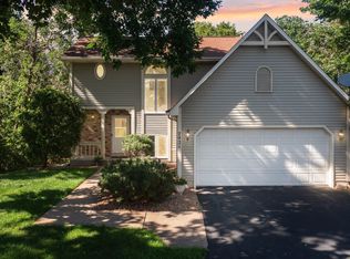 7421 Park View Dr, Mounds View, MN 55112