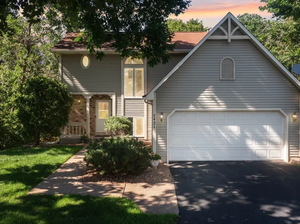 7421 Park View Dr, Mounds View, MN 55112