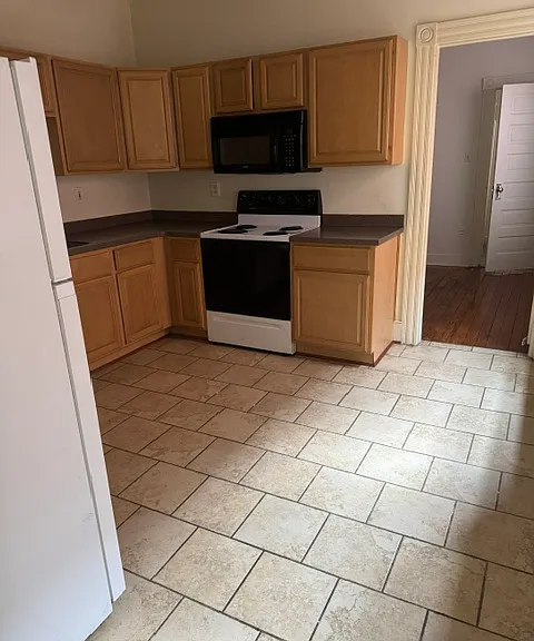 200 W Broad St #302 — Photo 3