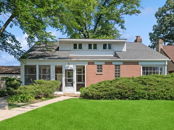 4 Smithwood Dr, Morton Grove, IL 60053