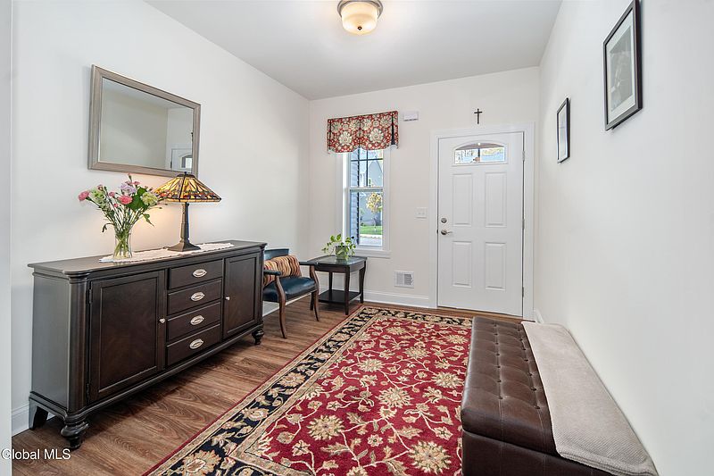 3rd image of 17 Appleton Street