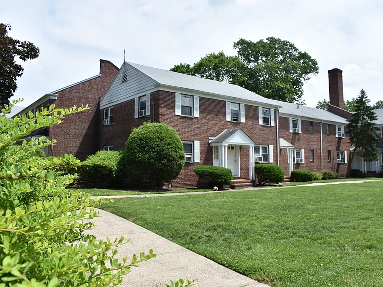 Michael Manor Apartment Homes — Photo 14