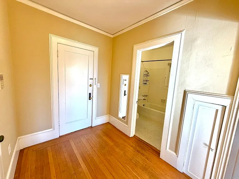 2409 College Ave — Photo 29
