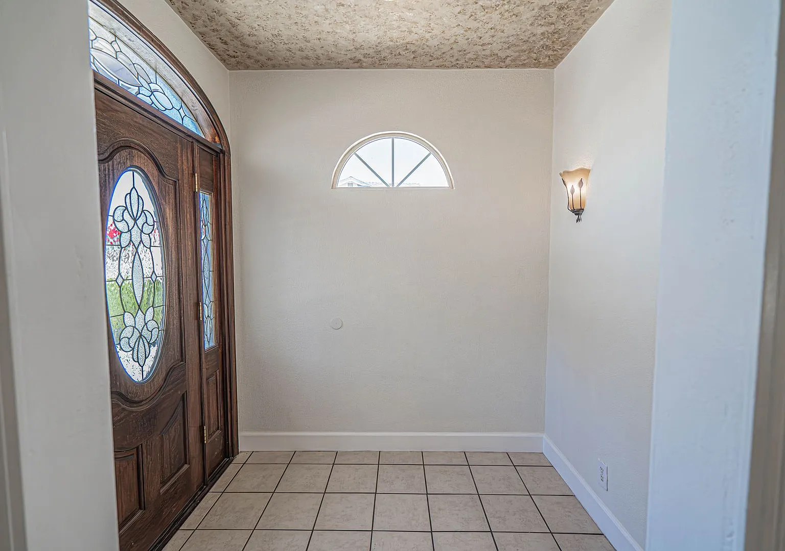 4 Bedroom Rental Home in Santa Clarita. — Photo 2