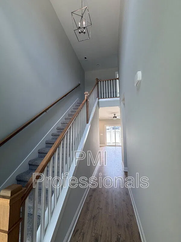 3 bed, 2.5 bath, 1776 sqft, $2,449 — Photo 4
