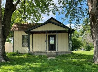 210 Kickapoo St, Hiawatha, KS 66434
