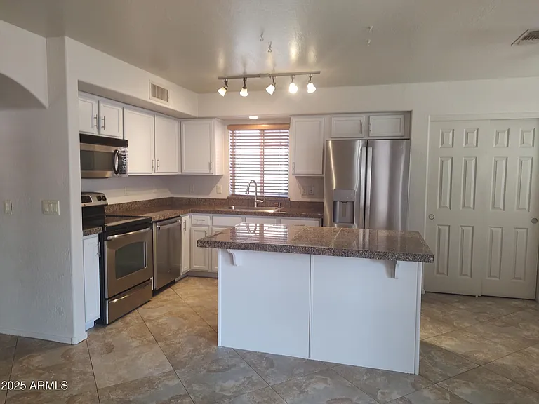 3239 E Kerry Ln — Photo 6
