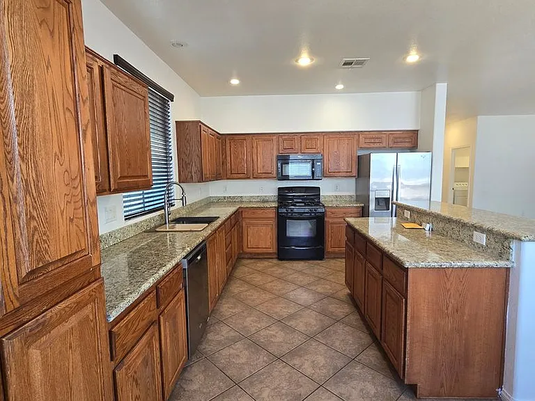 9164 Craven Ave — Photo 10