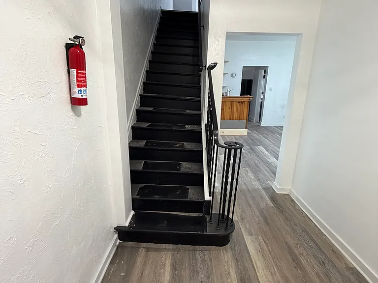 142 Robinson St — Photo 19