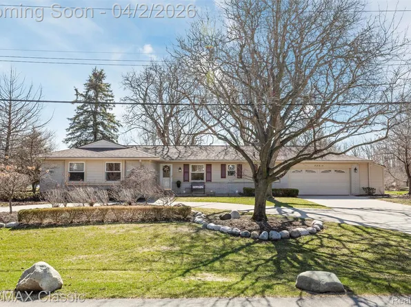 22810 Ennishore Dr, Novi, MI 48375