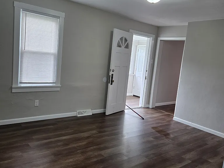 323 Juniper Ln W — Photo 4